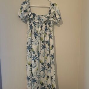 Tropical Print  Dress NWT size large  fun pineapple pattern